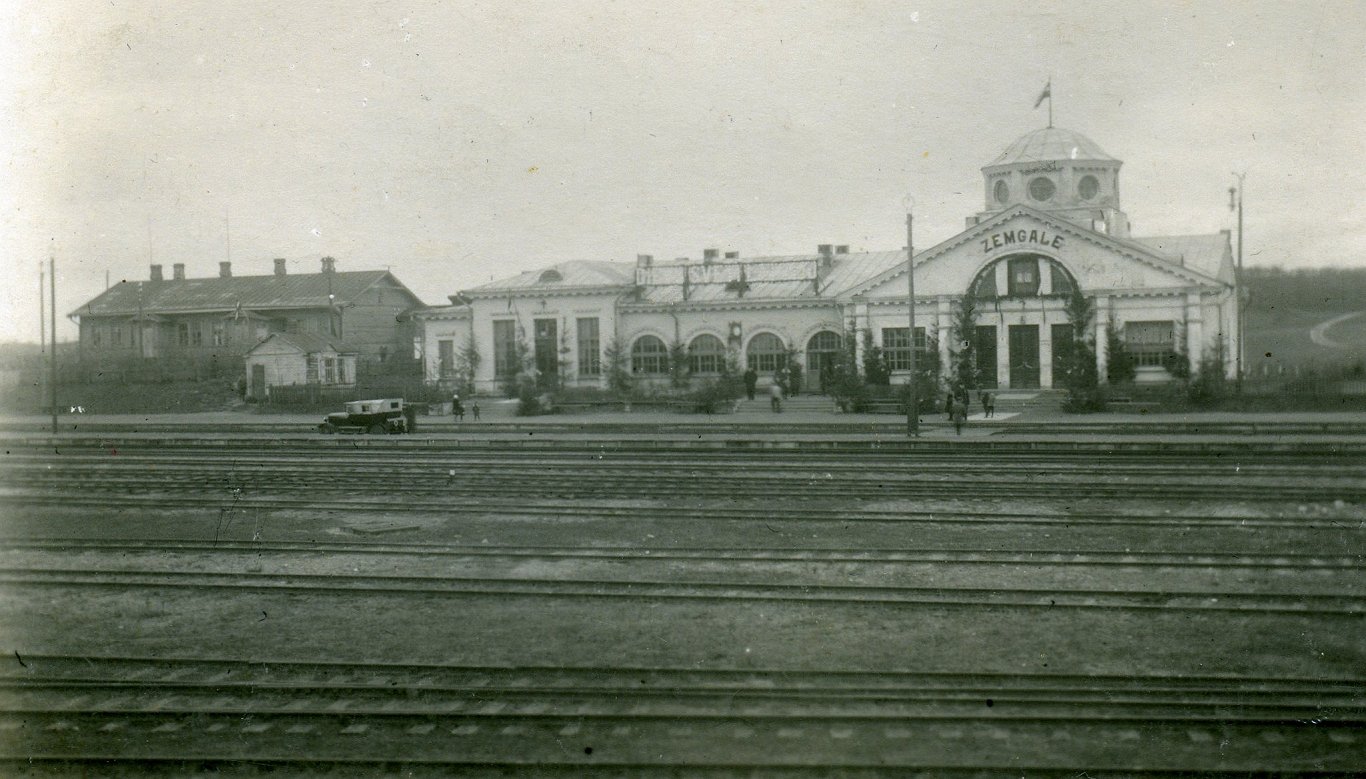 Zemgales dzelzceļa stacija 1935. gadā