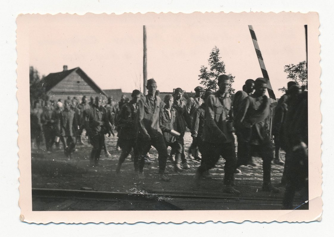 Padomju karagūstekņu kolonna ceļā no Sebežas uz Rēzekni, 1941. gada 3. augusts.