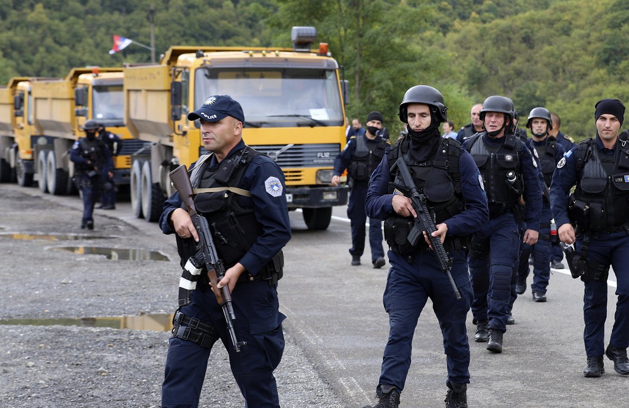 Kosovas policisti pie Serbijas robežas