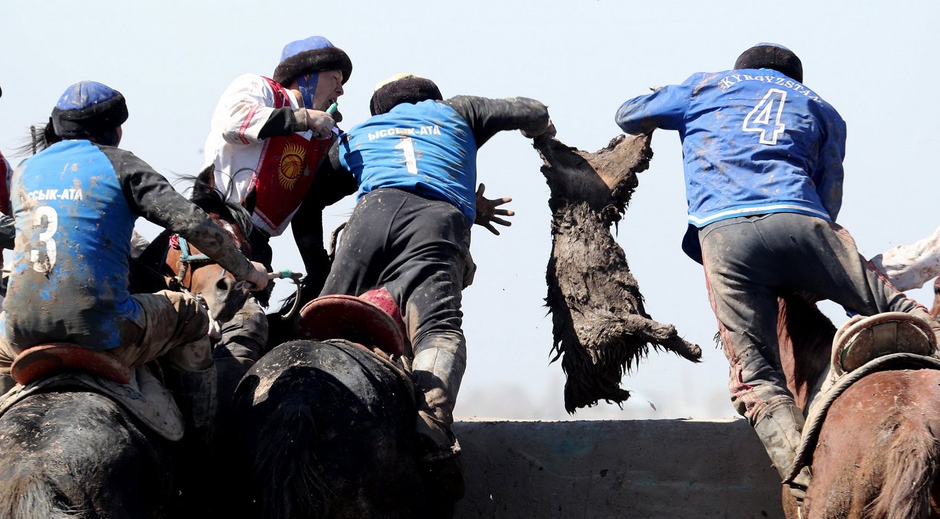 Goat Carcass Fight and Eagle Hunt – Wanderers Festival Sports Games i Kirgisistan / Artikkel
