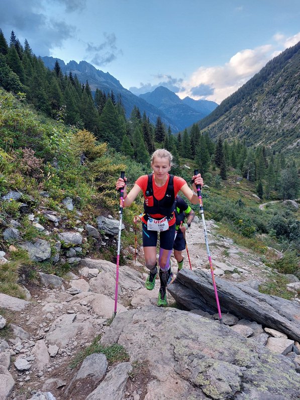 Linda Boldāne apsteidz pasaules elites skrējējas170 kilometru ceļā apkārt o