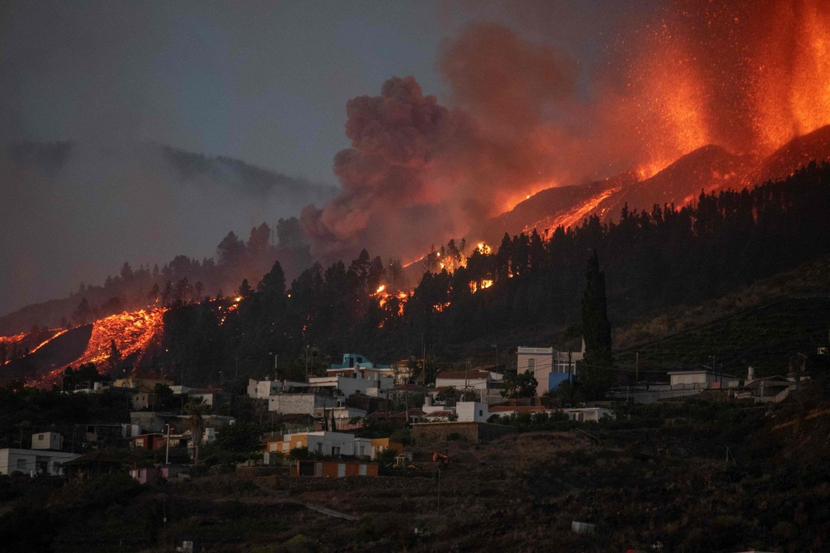 Spānijas Kanāriju arhipelāga Palmas salā sācies vulkāna izvirdums (19.09.2021)