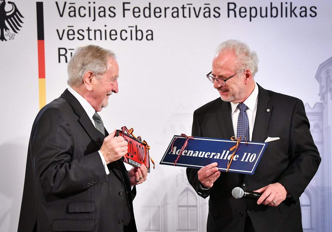 Valsts prezidents Egils Levits piedalās Vācijas vēstniecības Rīgā rīkotā diskusijā ar grāfu fon Lamb...