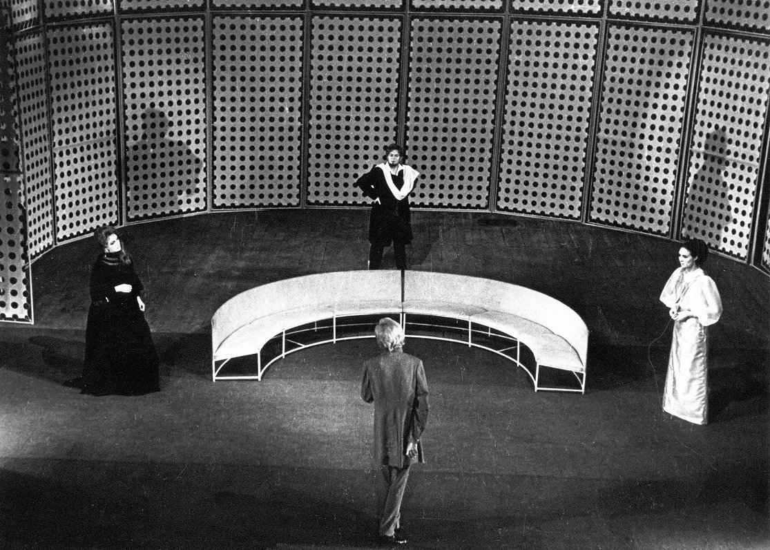 Fjodora Dostojevska &quot;Idiots&quot; Dailes teātrī (1969). Režisors Pēteris Pētersons, scenogrāfs...