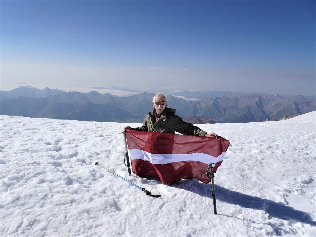 2019. gada augustā Gruzijas augstākajā kalnā Kazbeks (no personīgā arhīva)
