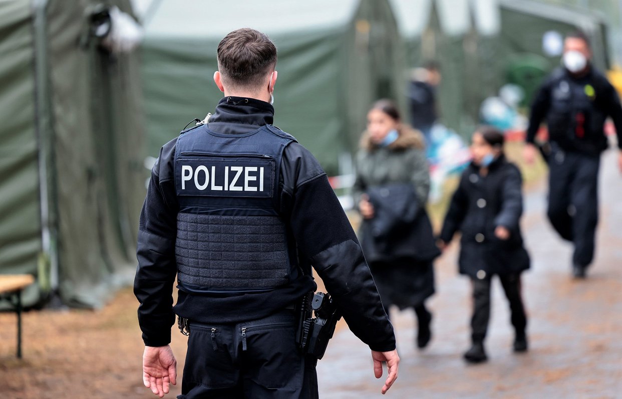 summer notification Expression Vācijas policijas arodbiedrība aicina noteikt pagaidu robežkontroli ar  Poliju / Raksts