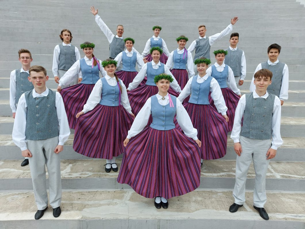 Daugavpils pilsētas pašvaldības iestādes &quot;Vienības nams&quot; bērnu deju kolektīvs &quot;Pienup...