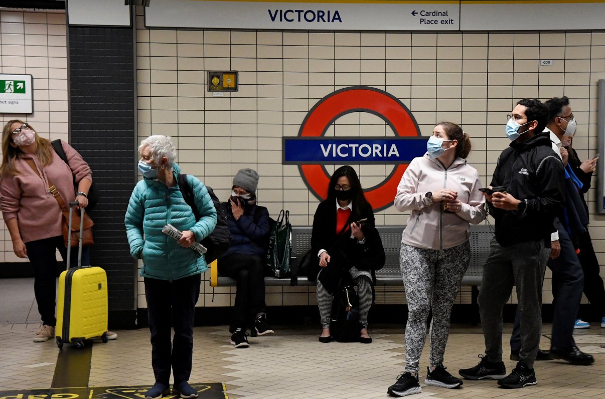Metro pasažieri Londonā