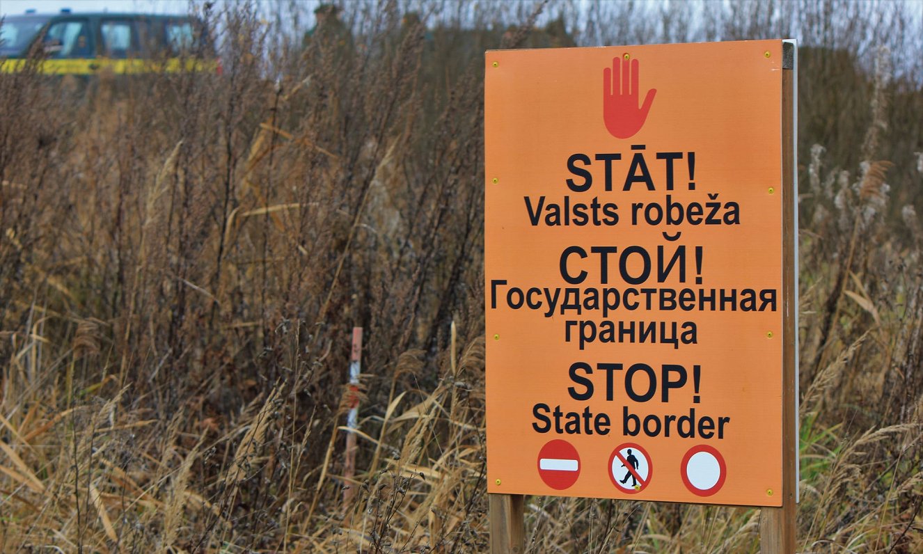 Brīdinājuma zīme uz Latvijas-Baltkrievijas robežas