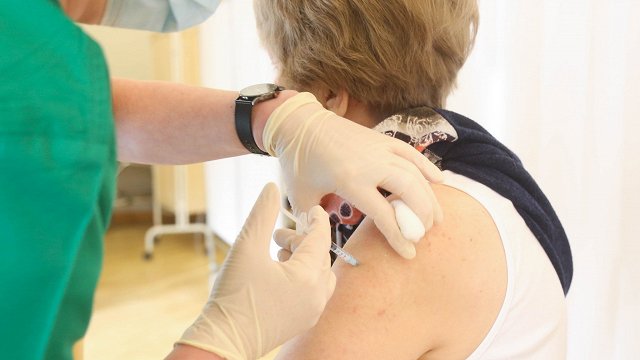 Медики призывают не откладывать прививку от гриппа