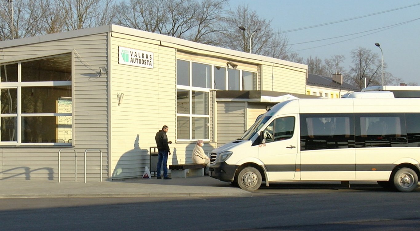 Sabiedriskais transports Valkas autoostā.