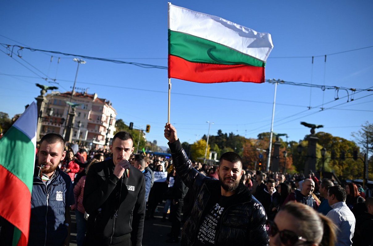 Protesta akcija Bulgārijā pret Covid-19 sertifikātu pieprasīšanu