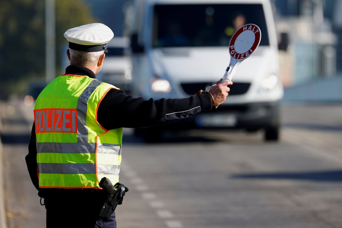 Vācijas policija veic pārbaudes pie Polijas robežas