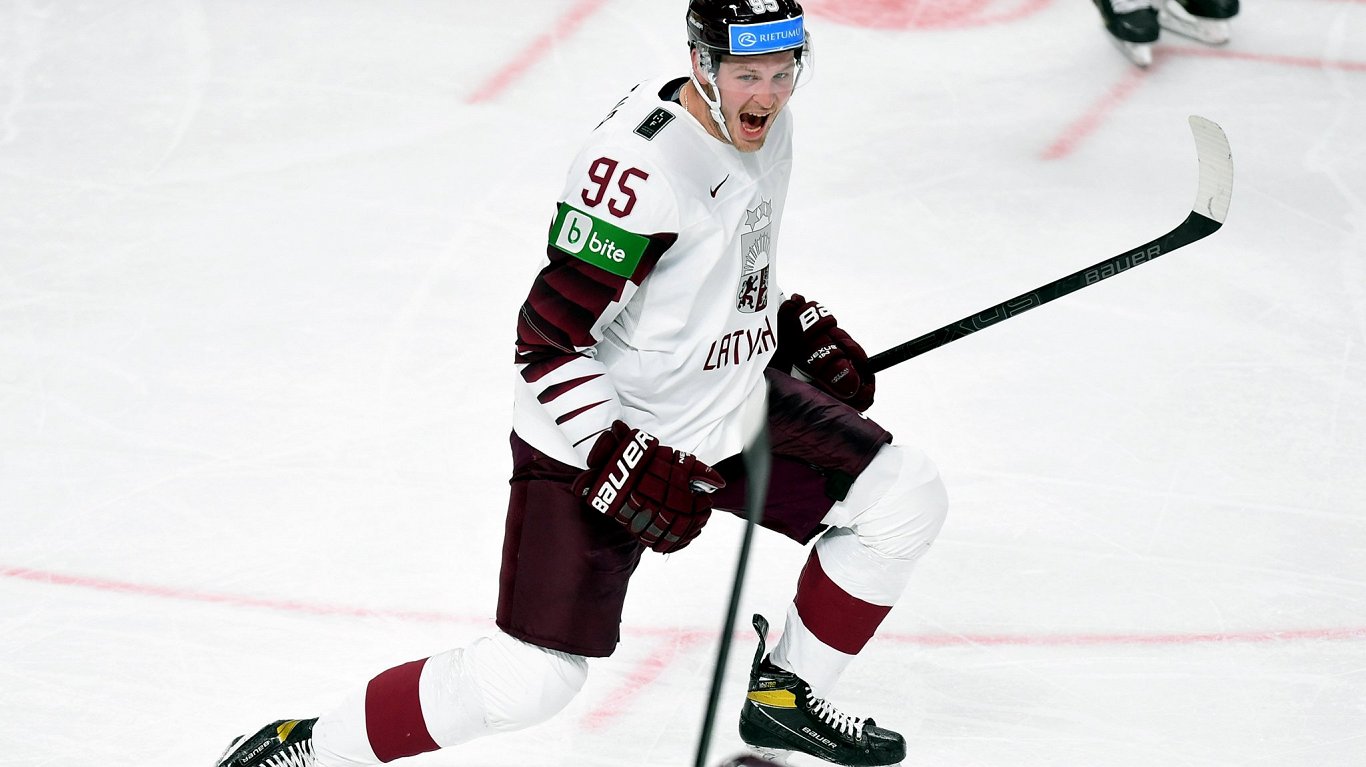 Det latviske hockeylandslaget vinner testkampen og lar nordmennene stå tørre.  Høydepunkter / artikkel