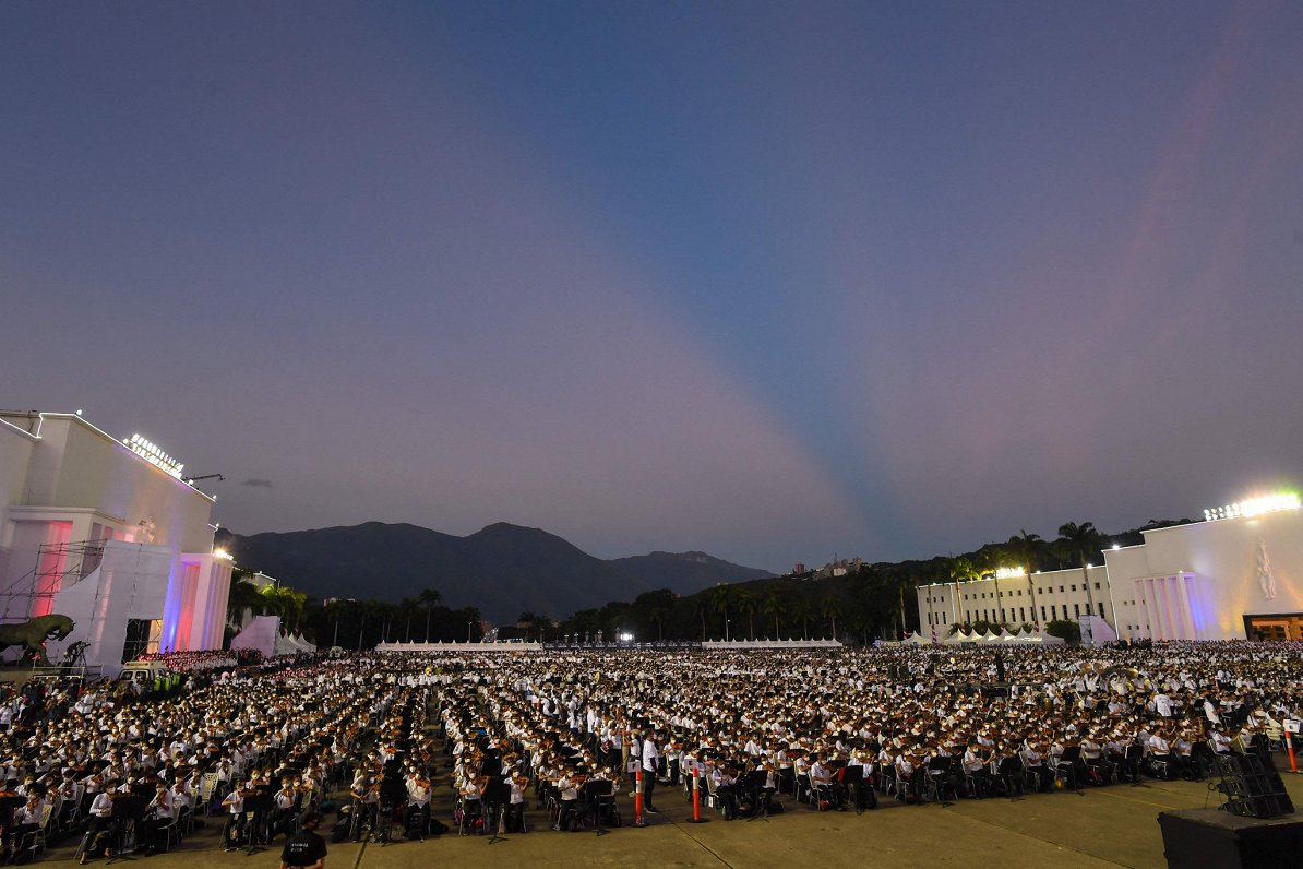 Ginesa rekordam sevi piesaka orķestris ar 12 tūkstošiem mūziķu. Karakasa, 2021. gada 13. novembris