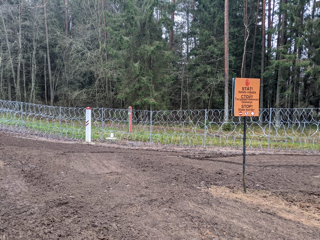 Pagaidu žogs uz Latvijas–Baltkrievijas robežas.
