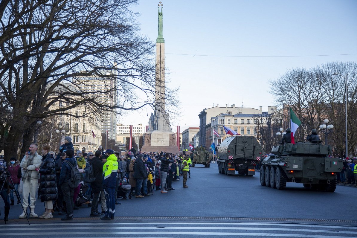 Latvijas Republikas proklamēšanas 103.gadadienai veltītā Latvijas un tās sabiedroto bruņoto spēku pa...