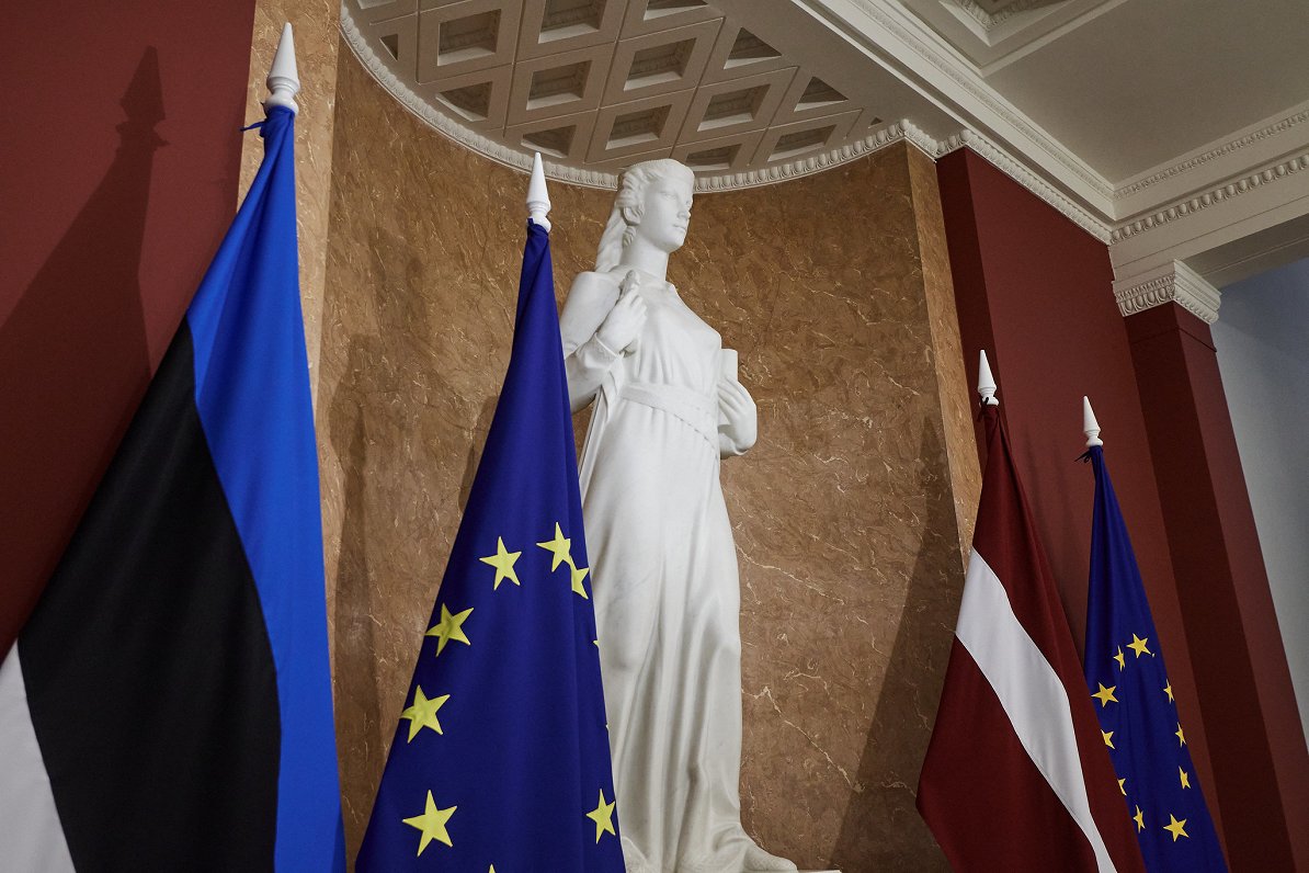Flags of Estonia and Latvia at Cabinet building