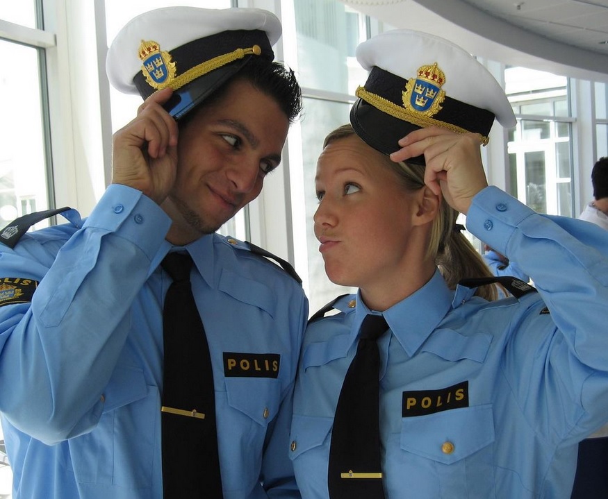 Nadims ar kolēģi Līnu pēc Policijas akadēmijas absolvēšanas