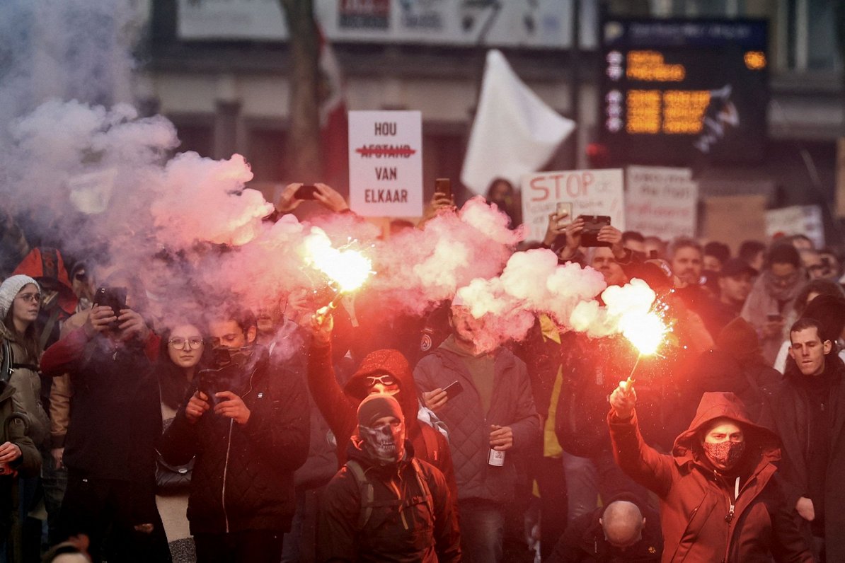 Briselē protestē pret Covid-19 ierobežojumiem, 21.11.2021.