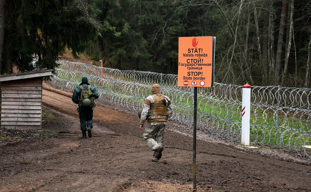 Kaplavas robežapsardzības nodaļas robežsargi apsargā Latvijas-Baltkrievijas robežu, kurā izvietots d...