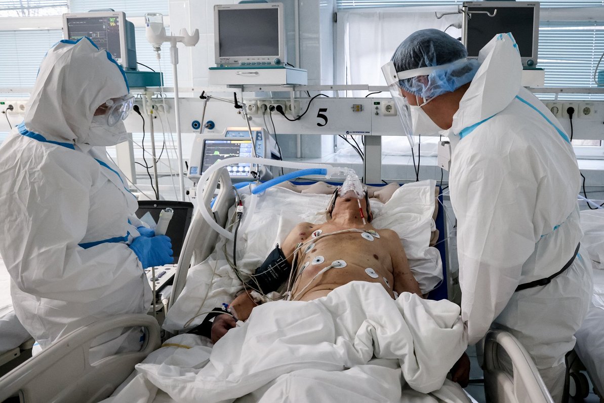 Covid-19 pacientu ārstēšanas nodaļa Sanktpēterburgas slimnīcā