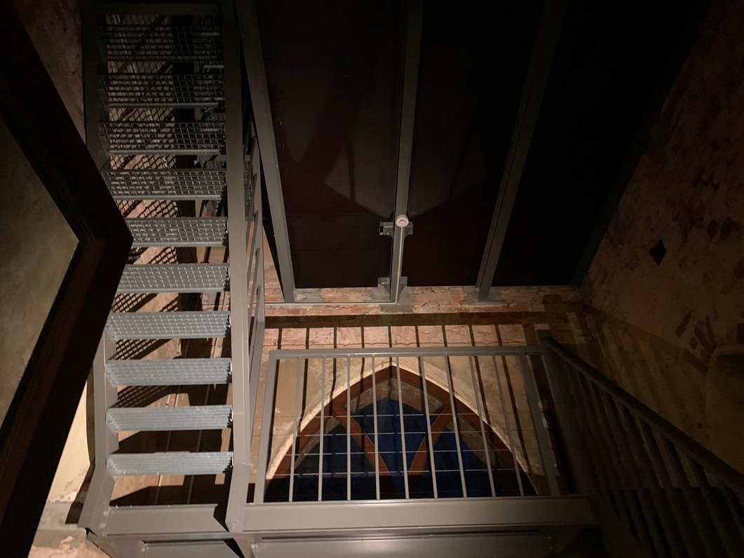 Atjaunotās Ropažu baznīcas torņa kāpnes