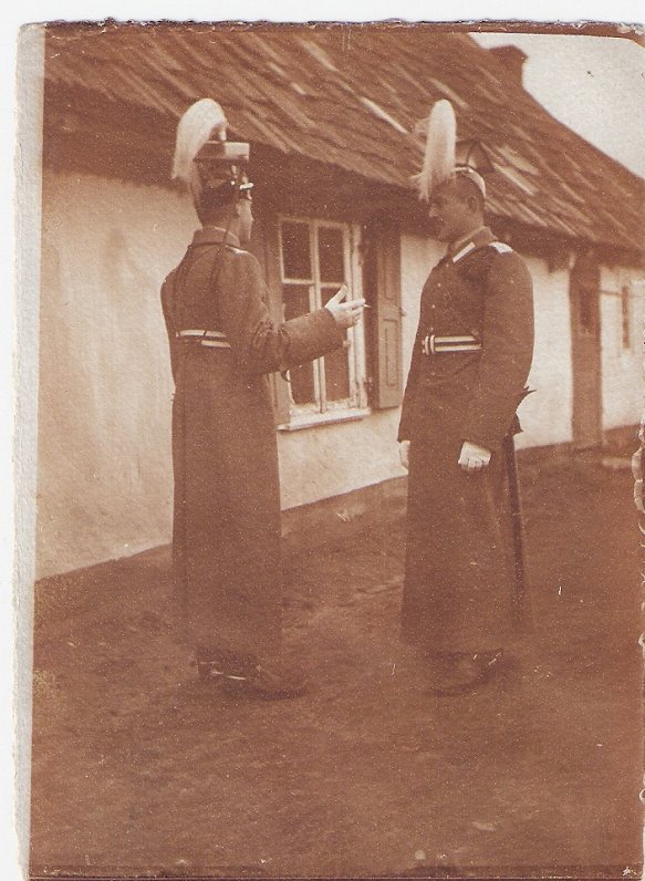 Jāzeps Grosvalds ar dienesta biedru ulānu pulka parādes formās