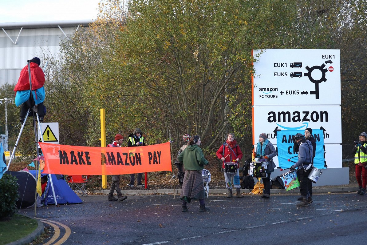 Protests pie  “Amazon” noliktavas Lielbritānijā, 26.11.2021.