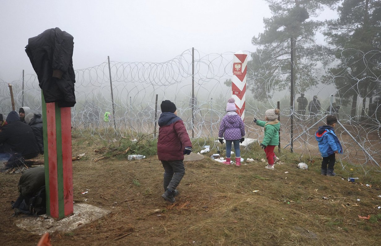 Migrantu bērni pie Baltkrievijas un Polijas robežas