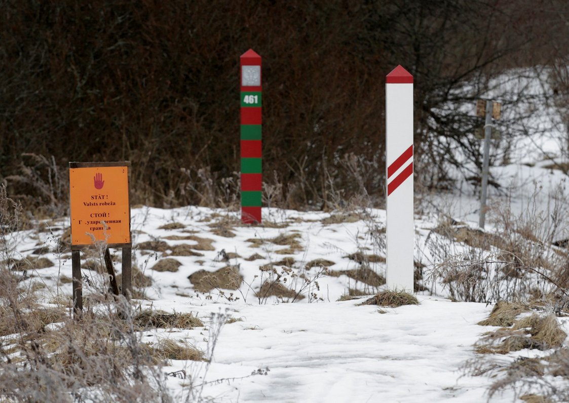 Latvijas un Baltkrievijas robežu nedēļas nogalē mēģināja šķērsot 167 migranti / Raksts