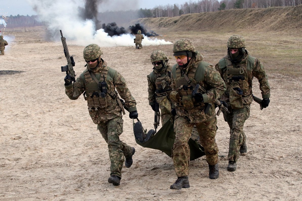 Ukrainas Nacionālās gvardes karavīri piedalās mācībās