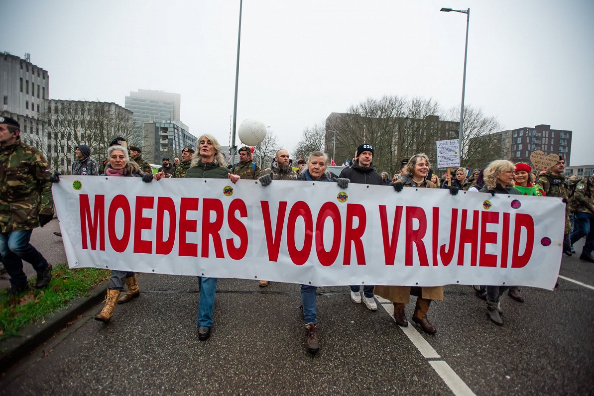 Nīderlandē protesti pret Covid-19 ierobežojumiem