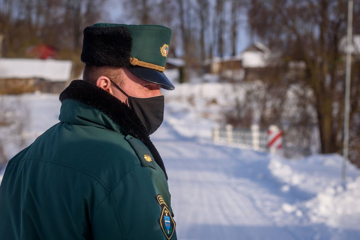 Robežsargs pie Latvijas-Baltkrievijas robežas.