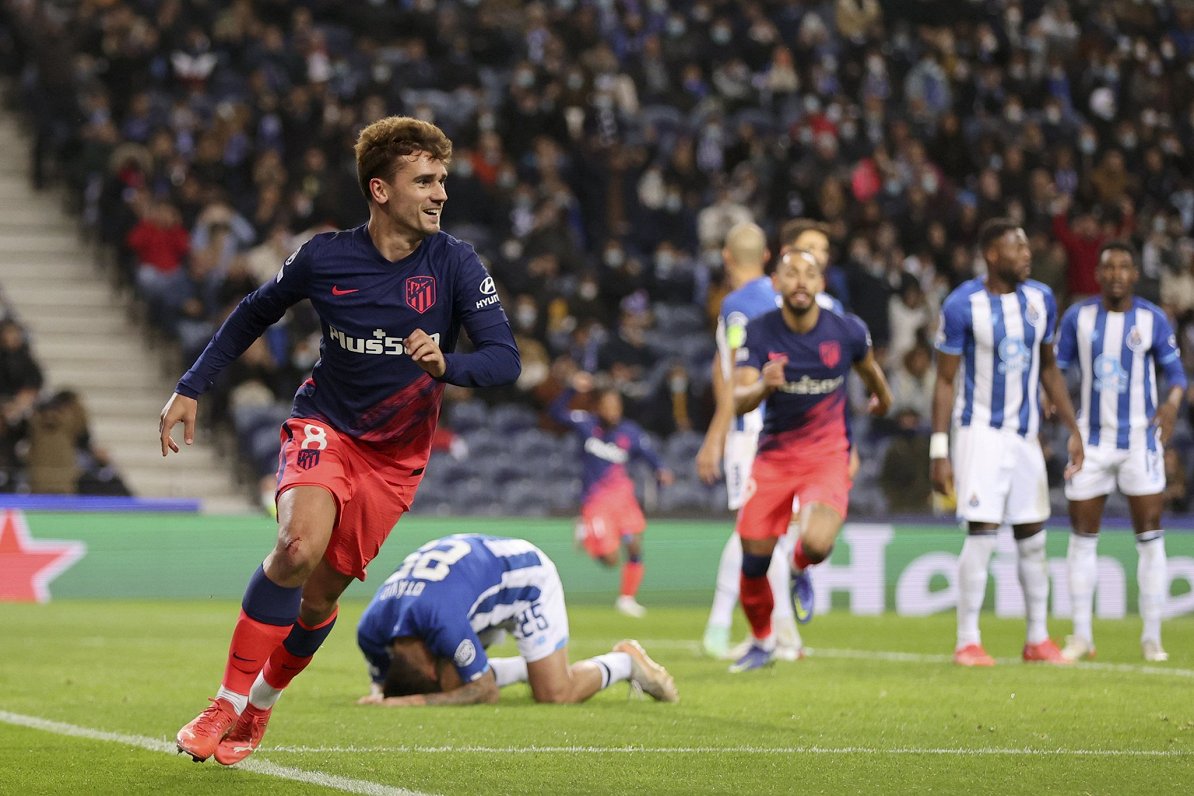 Madrides &quot;Atletico&quot; futbolists Antuāns Grīzmans priecājas par vārtu guvumu spēlē pret &quo...