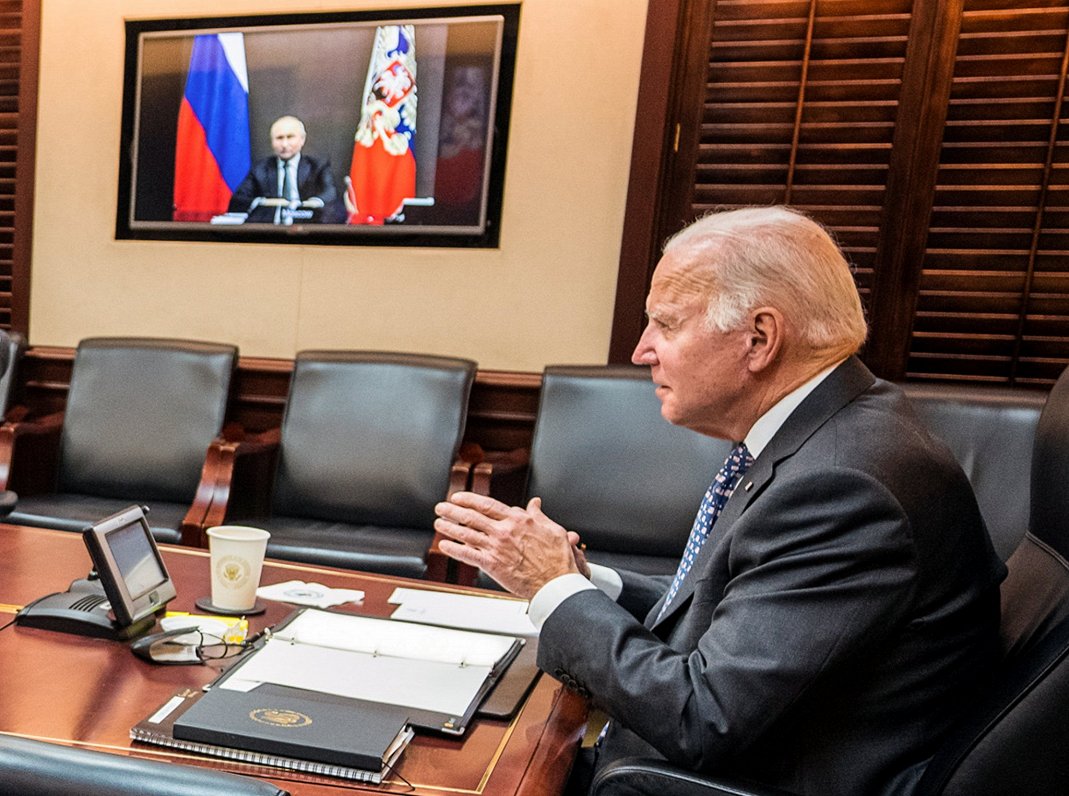 Президент США Джо Байден на переговорах с президентом России Владимиром Путиным