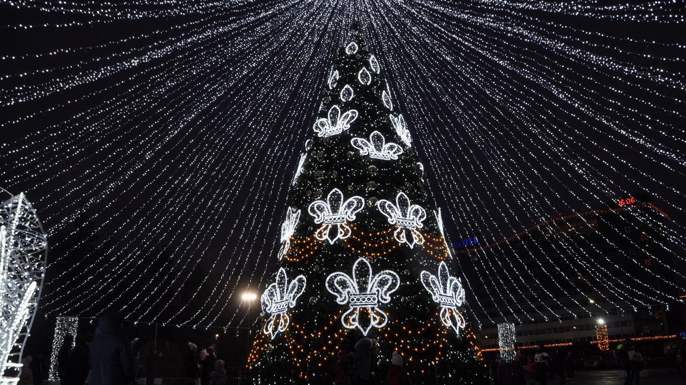 Новогодняя ёлка в Даугавпилсе. Иллюстративное фото