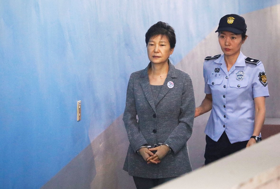 No kreisās bijusī Dienvidkorejas prezidente Paka Gunhjē, 2017. gada augustā