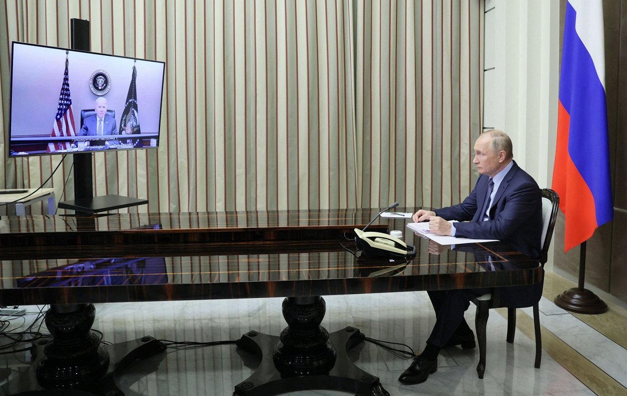 Krievijas prezidents Vladimirs Putins no savas rezidences Sočos sazinās ar ASV prezidentu Džo Baiden...