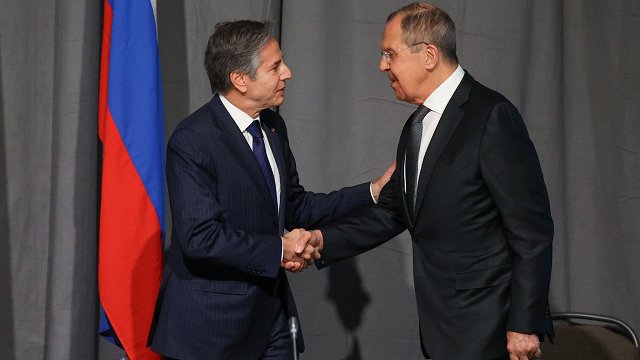 Krievija iebilst pret turpmāku NATO paplašināšanos uz austrumiem, ASV brīdina Kremli neaiztikt Ukrainu