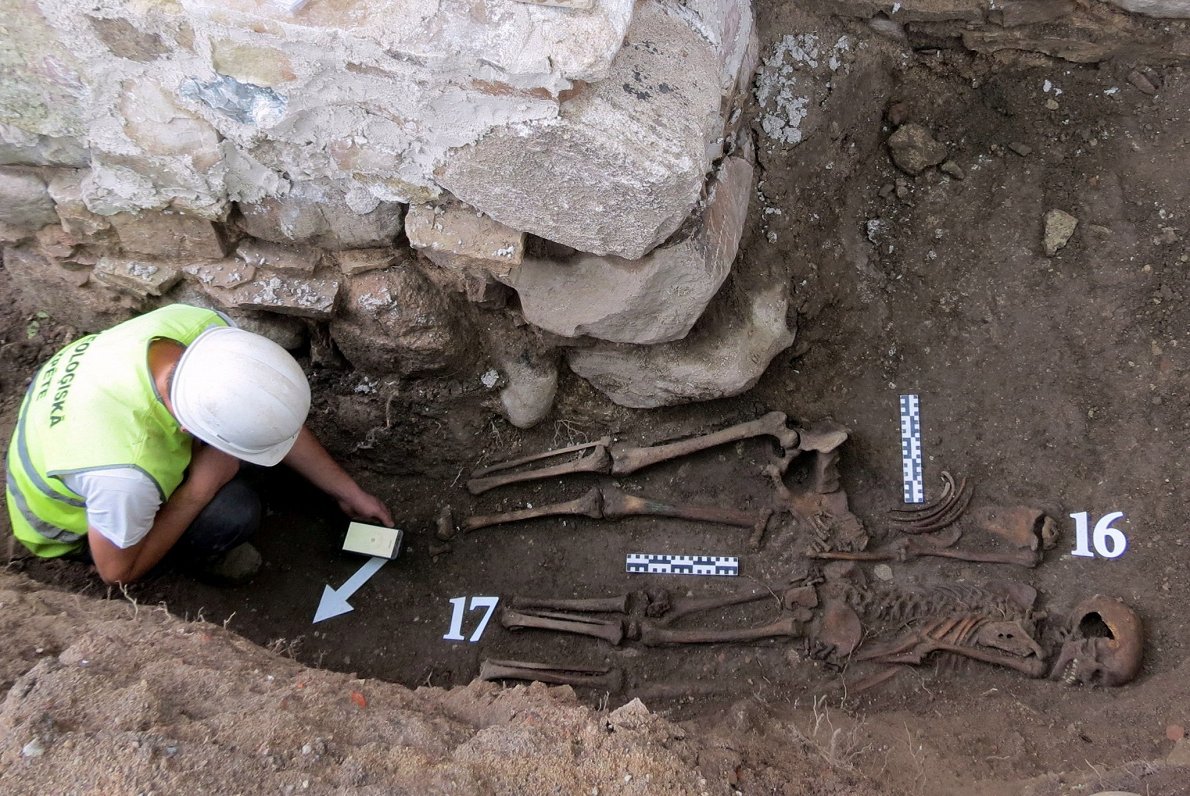 Arheoloģiskie izrakumi Cēsu senpilsētā.