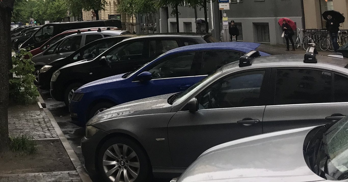 Vieglās automašīnas Rīgas ielās. 2021. gada vasara.