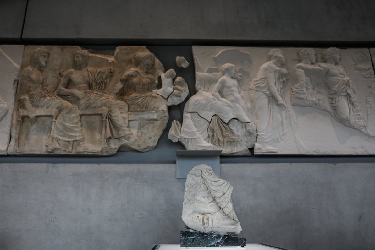 Itālija Grieķijai atdod Atēnu tempļa Partenona fragmentu