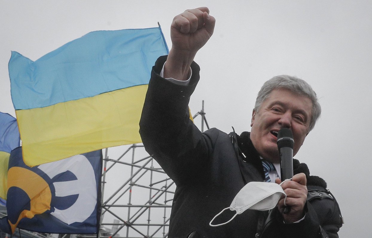 Petro Porošenko uzrunā atbalstītājus pēc atgriešanās Ukrainā