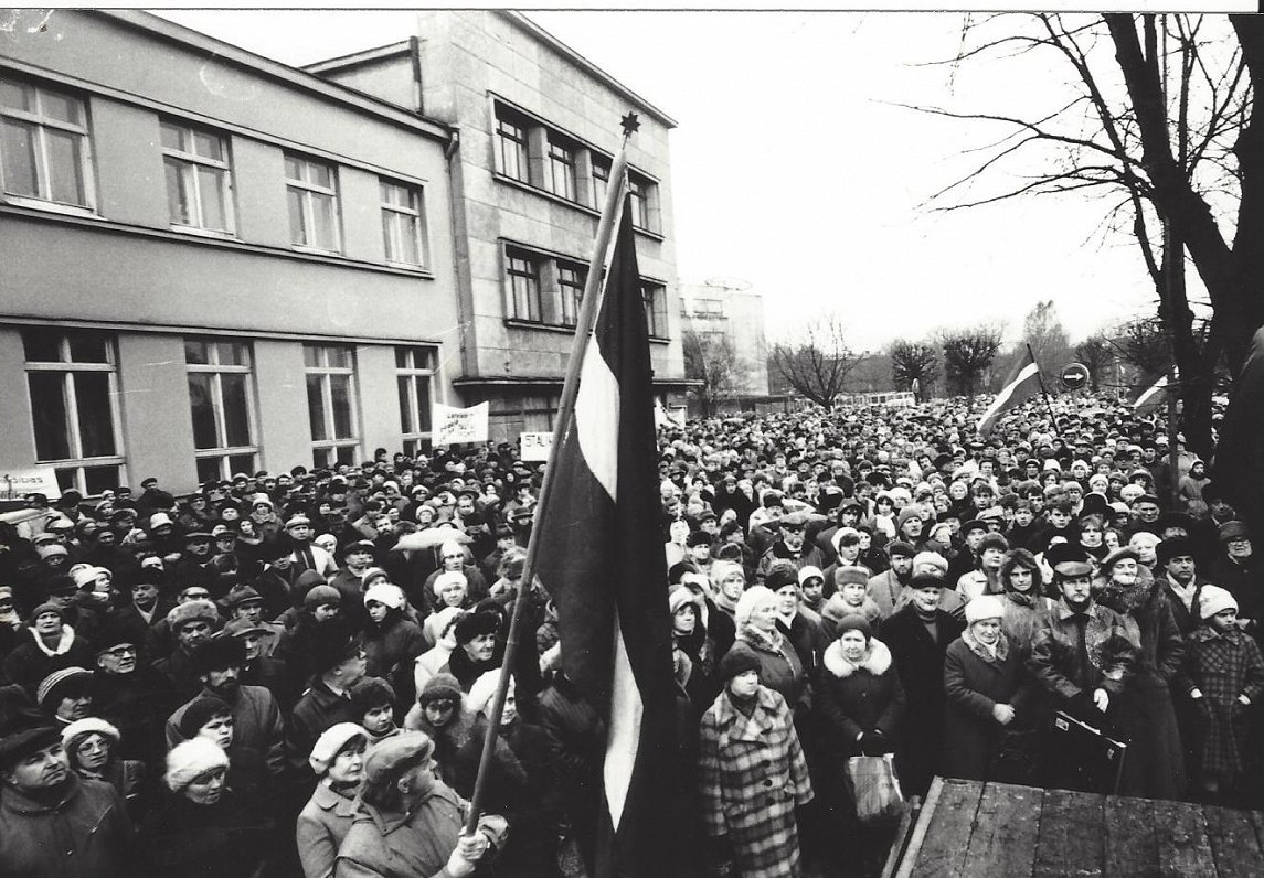 1988. gada 26. novembris Liepāja, Rožu laukums, mītiņš “Par tiesisku valsti”