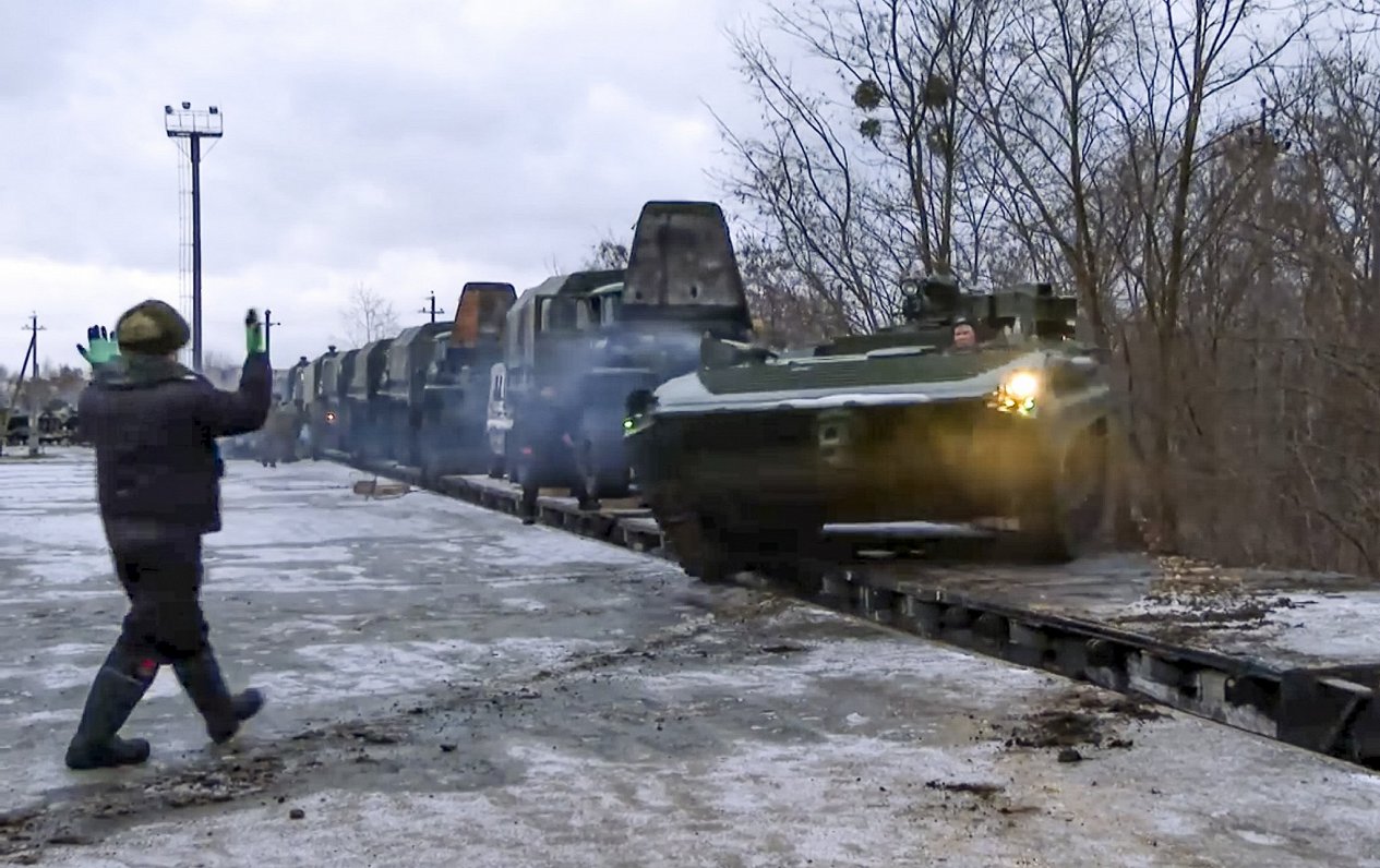Krievijas militārā tehnika ieradusies uz mācībām Baltkrievijā