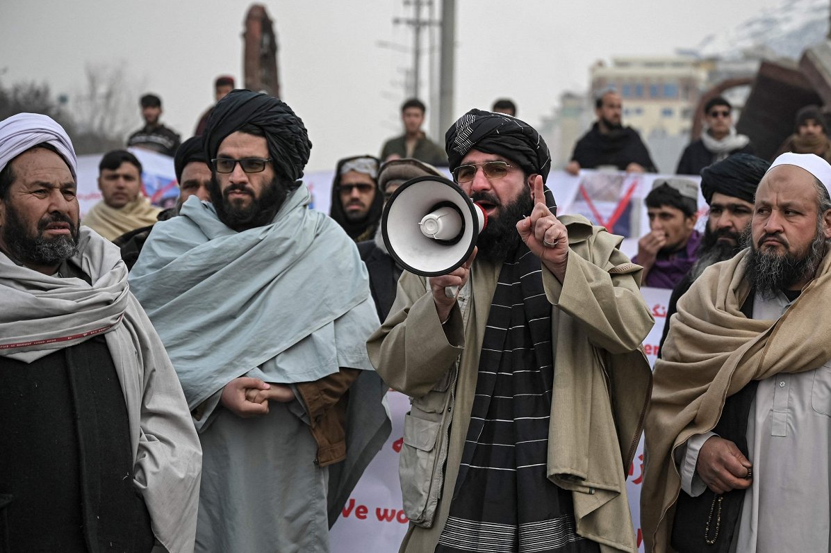 &quot;Taliban&quot; runasvīrs Kabulas ielās