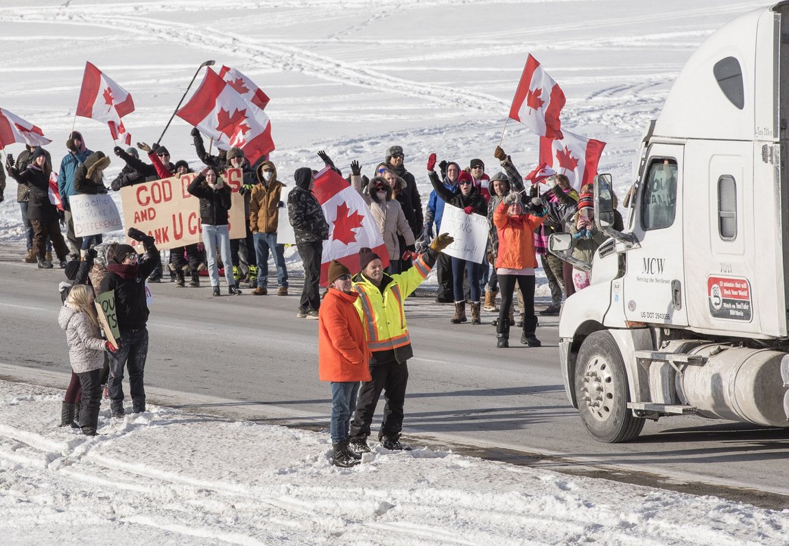 Kanādā protestē pret Covid-19 ierobežojumiem 2022. gada 28, janvārī.
