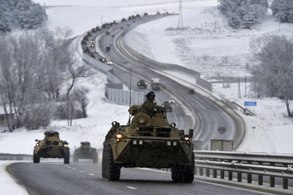 Krievijas militārais konvojs anektētās Krimas teritorijā