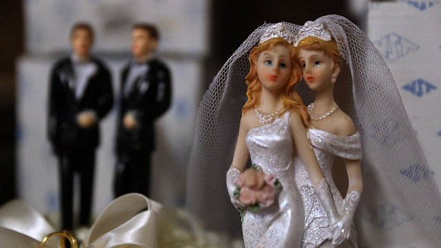 Суд признал семьями уже 16 однополых пар в Латвии